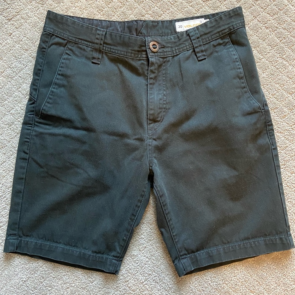 Volcom black chino shorts size 30